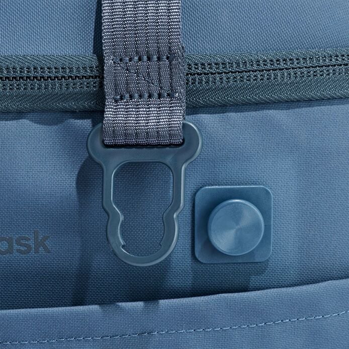 carryouttm-soft-cooler-30-l-v7 250815_hydro_cooler_details_14856_2_5.jpg