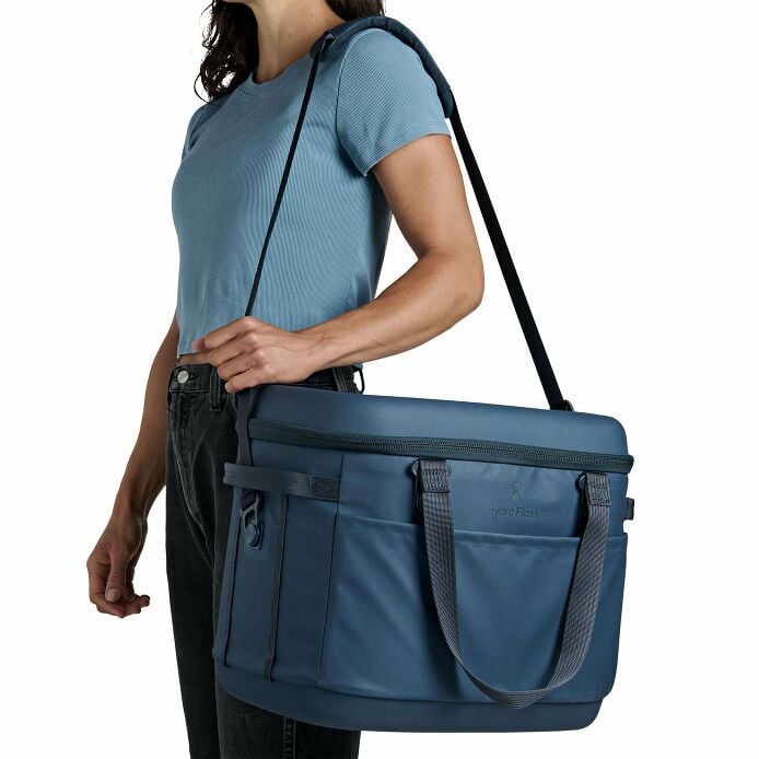 carryouttm-soft-cooler-30-l-v7 250815_hydro_s26_hb_14546_5.jpg