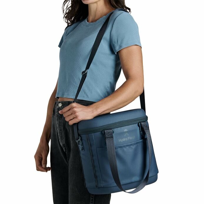 carryouttm-soft-cooler-10-l-t3 250815_hydro_s26_hb_14560_1_4.jpg