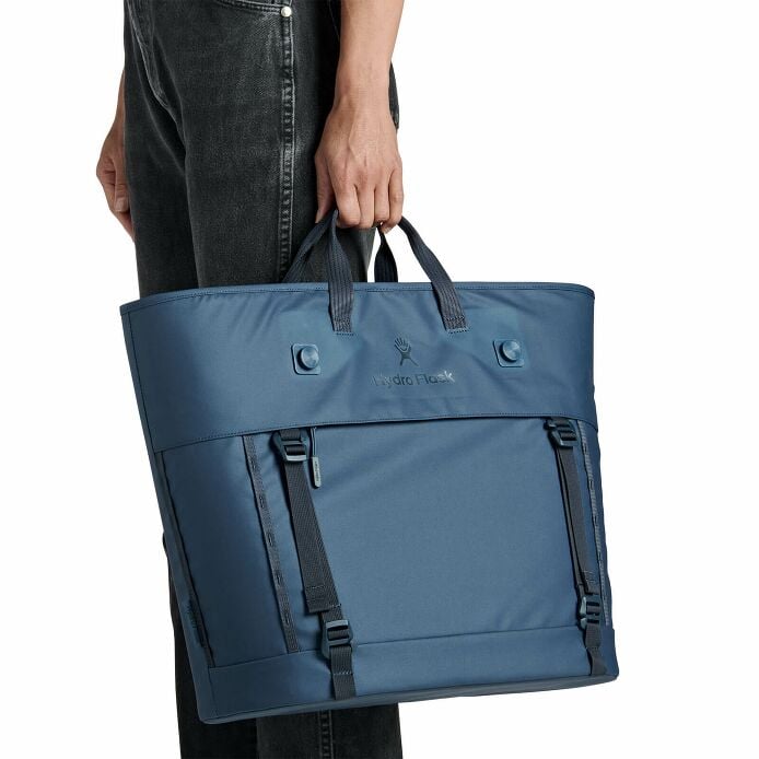 carryouttm-soft-cooler-tote-30-l-s2 250815_hydro_s26_hb_14619_2.jpg
