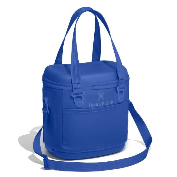 carryouttm-soft-cooler-10-l-t3 6pco382_carryout_cooler_10l_capri_blue_angled_1.jpg