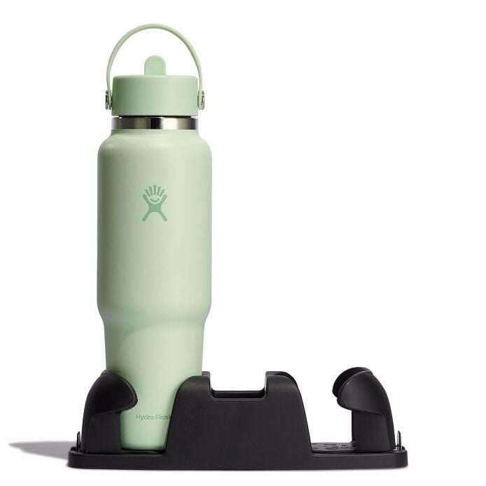 40-oz-travel-bottle-with-flex-straw-cap-s8 aloe-travel-bottle-in-cuplholder_3_3_1.jpg