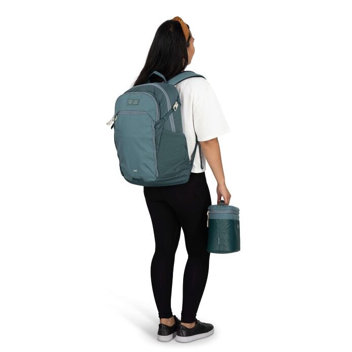 osprey-axis-x-hydro-flask-campus-essentials-bundle-w0 axisxhydroflask_s26_onbody2_cascadeblue_10007249_2.jpg