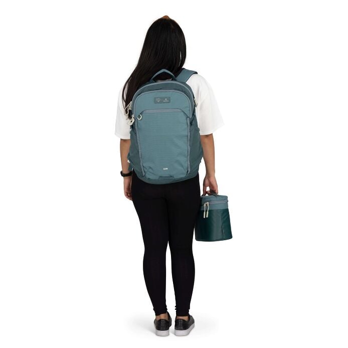 osprey-axis-x-hydro-flask-campus-essentials-bundle-w0 axisxhydroflask_s26_onbody3_cascadeblue_10007249_2.jpg