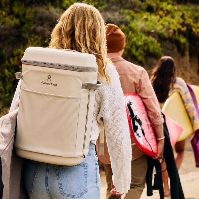 carryouttm-backpack-22-l-q7 hf_carryout_bouwer_d1_l1_torrey_pines_lifestyle_0974_2.jpg