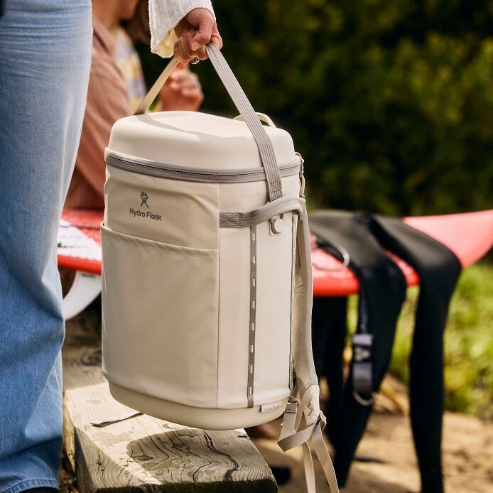 carryouttm-backpack-22-l-q7 hf_carryout_bouwer_d1_l1_torrey_pines_lifestyle_1444_2.jpg
