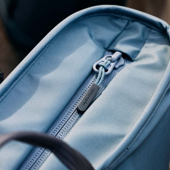 carryouttm-soft-cooler-tote-10-l-u4 hf_carryout_bouwer_d1_l1_torrey_pines_still_life_0112_4.jpg