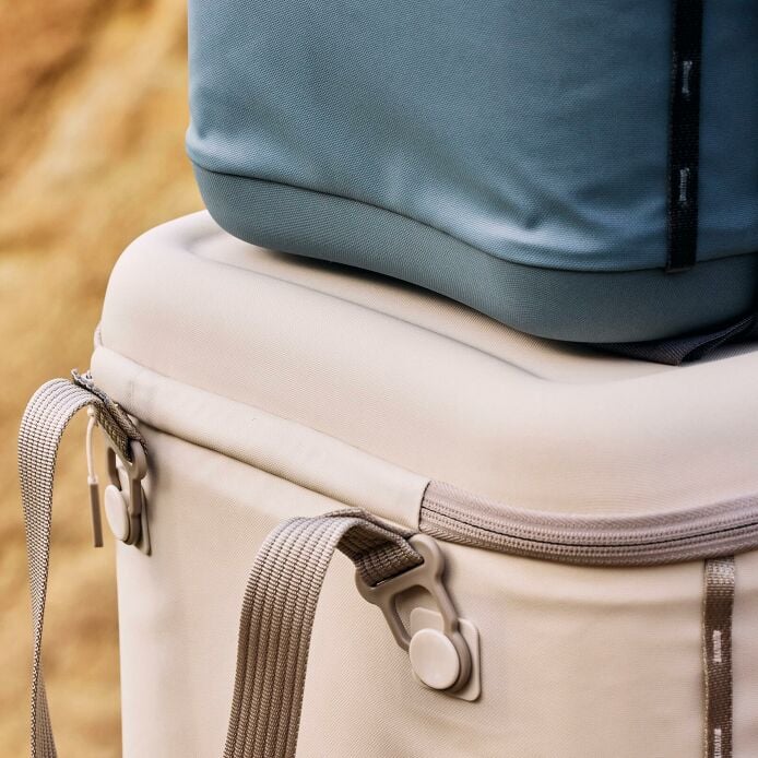 carryouttm-soft-cooler-15-l-k8 hf_carryout_bouwer_d1_l1_torrey_pines_still_life_0381_6.jpg