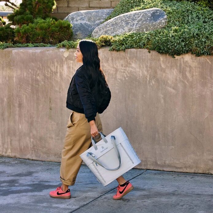 carryouttm-soft-cooler-tote-20-l-g1 hf_carryout_bouwer_d2_l1_stone_steps_0066_1.jpg