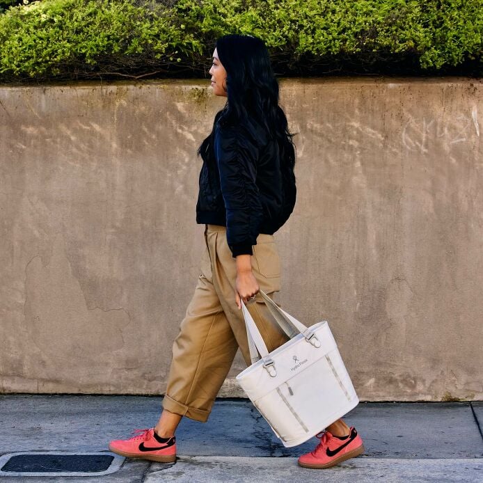 carryouttm-soft-cooler-tote-10-l-u4 hf_carryout_bouwer_d2_l1_stone_steps_0131_3.jpg