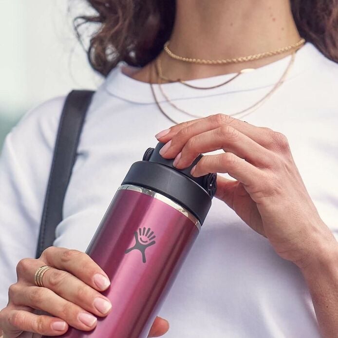 32-oz-lightweight-chug-cap-bottle-a7 hf_s26_lightweight_mcinnis_5123_1_8.jpg