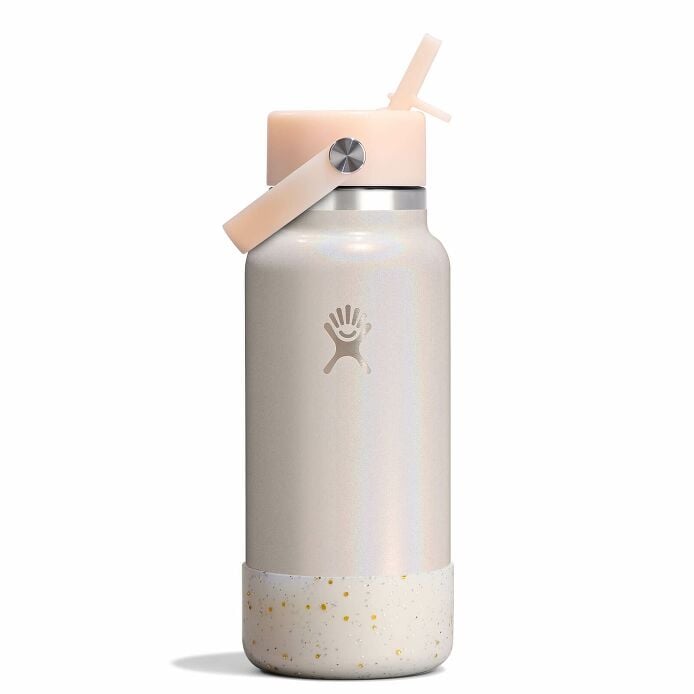 medium-boot-y8 le-f25w32-g-32-oz-wide-flex-straw-cap-glimmer-cream-straight-withboot_1_1_1.jpg